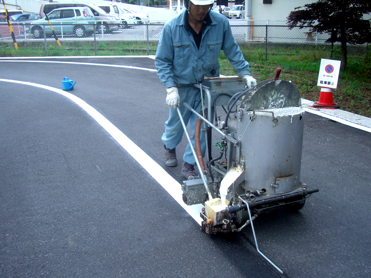 [公共事業] 市立大町総合病院 駐車場 区画線工事